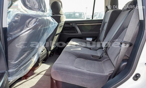 Buy Import Toyota Land Cruiser White Car in Import - Dubai in Iles Buy Import Toyota Land Cruiser White Car in Import - Dubai in Iles