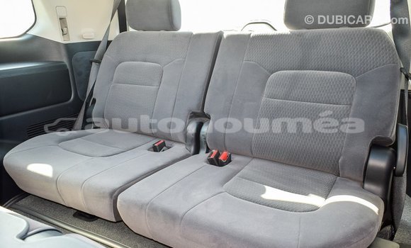 Buy Import Toyota Land Cruiser White Car in Import - Dubai in Iles Buy Import Toyota Land Cruiser White Car in Import - Dubai in Iles