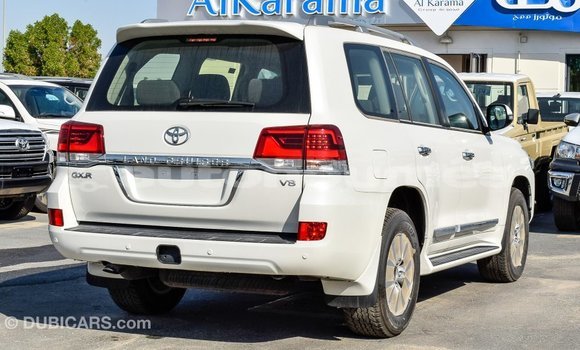 Buy Import Toyota Land Cruiser White Car in Import - Dubai in Iles Buy Import Toyota Land Cruiser White Car in Import - Dubai in Iles