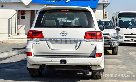 Buy Import Toyota Land Cruiser White Car in Import - Dubai in Iles Buy Import Toyota Land Cruiser White Car in Import - Dubai in Iles