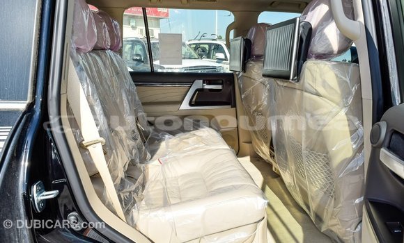 Buy Import Toyota Land Cruiser Black Car in Import - Dubai in Iles Buy Import Toyota Land Cruiser Black Car in Import - Dubai in Iles