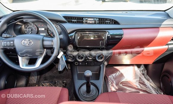 Buy Import Toyota Hilux White Car in Import - Dubai in Iles Buy Import Toyota Hilux White Car in Import - Dubai in Iles