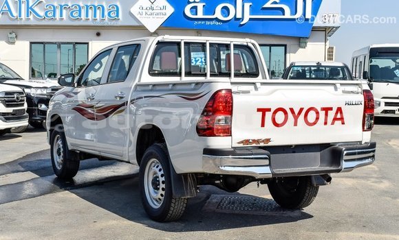 Buy Import Toyota Hilux White Car in Import - Dubai in Iles Buy Import Toyota Hilux White Car in Import - Dubai in Iles