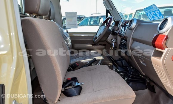 Buy Import Toyota Land Cruiser Beige Car in Import - Dubai in Iles Buy Import Toyota Land Cruiser Beige Car in Import - Dubai in Iles