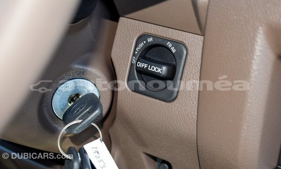 Buy Import Toyota Land Cruiser Beige Car in Import - Dubai in Iles Buy Import Toyota Land Cruiser Beige Car in Import - Dubai in Iles