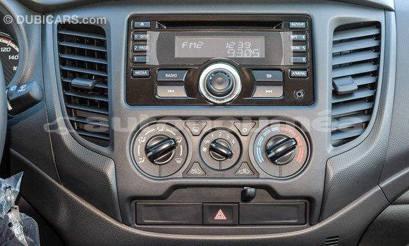 Buy Import Mitsubishi L200 White Car in Import - Dubai in Iles Buy Import Mitsubishi L200 White Car in Import - Dubai in Iles