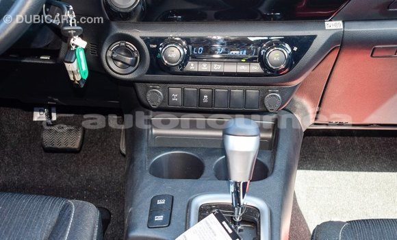 Acheter Import Voiture Toyota Hilux Noir à Import - Dubai, Iles Acheter Import Voiture Toyota Hilux Noir à Import - Dubai, Iles