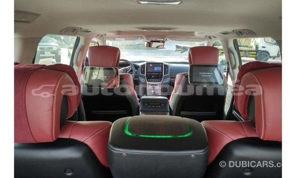 Acheter Import Voiture Toyota Land Cruiser Noir à Import - Dubai, Iles Acheter Import Voiture Toyota Land Cruiser Noir à Import - Dubai, Iles