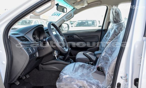 Buy Import Mitsubishi L200 White Car in Import - Dubai in Iles Buy Import Mitsubishi L200 White Car in Import - Dubai in Iles