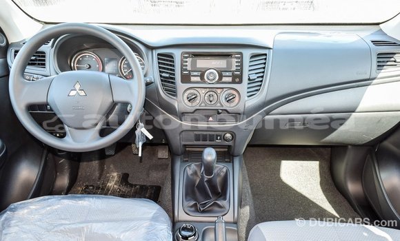 Buy Import Mitsubishi L200 White Car in Import - Dubai in Iles Buy Import Mitsubishi L200 White Car in Import - Dubai in Iles