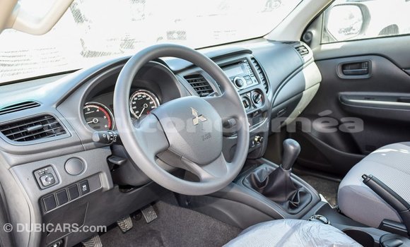 Buy Import Mitsubishi L200 White Car in Import - Dubai in Iles Buy Import Mitsubishi L200 White Car in Import - Dubai in Iles
