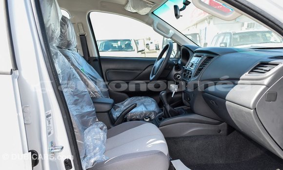 Buy Import Mitsubishi L200 White Car in Import - Dubai in Iles Buy Import Mitsubishi L200 White Car in Import - Dubai in Iles