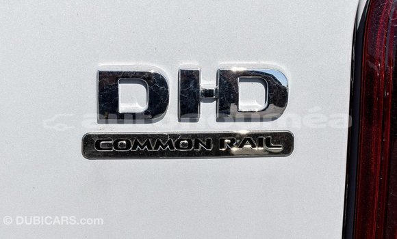 Buy Import Mitsubishi L200 White Car in Import - Dubai in Iles Buy Import Mitsubishi L200 White Car in Import - Dubai in Iles