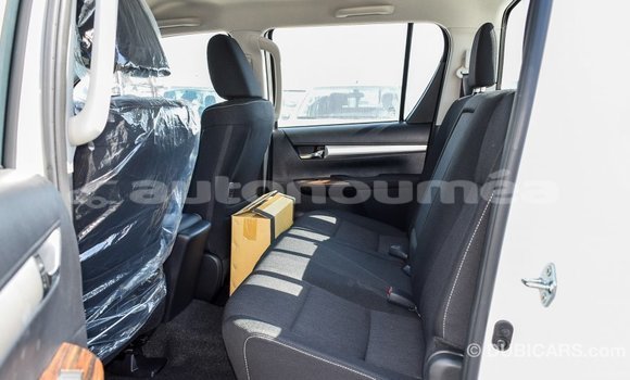 Buy Import Toyota Hilux White Car in Import - Dubai in Iles Buy Import Toyota Hilux White Car in Import - Dubai in Iles