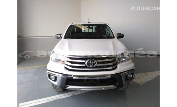 Acheter Import Voiture Toyota Hilux Blanc à Import - Dubai, Iles Acheter Import Voiture Toyota Hilux Blanc à Import - Dubai, Iles