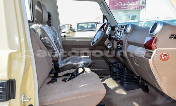 Buy Import Toyota Land Cruiser Beige Car in Import - Dubai in Iles Buy Import Toyota Land Cruiser Beige Car in Import - Dubai in Iles