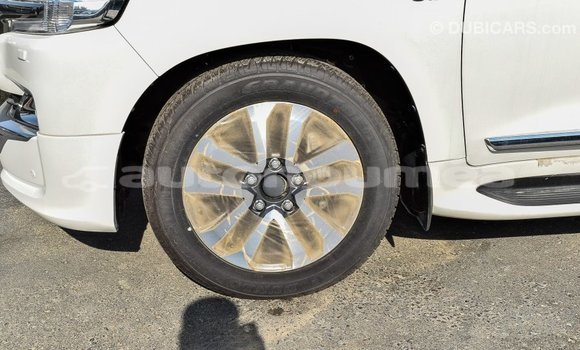 Buy Import Toyota Land Cruiser White Car in Import - Dubai in Iles Buy Import Toyota Land Cruiser White Car in Import - Dubai in Iles