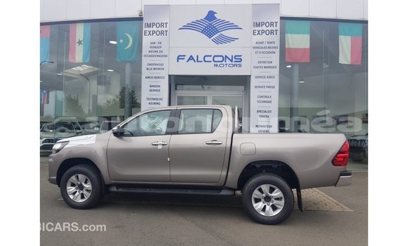 Buy Import Toyota Hilux Other Car in Import - Dubai in Iles Buy Import Toyota Hilux Other Car in Import - Dubai in Iles