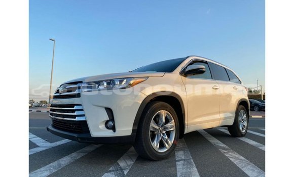 Acheter Import Voiture Toyota Highlander Blanc à Import - Dubai, Iles Acheter Import Voiture Toyota Highlander Blanc à Import - Dubai, Iles