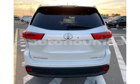 Acheter Import Voiture Toyota Highlander Blanc à Import - Dubai, Iles Acheter Import Voiture Toyota Highlander Blanc à Import - Dubai, Iles