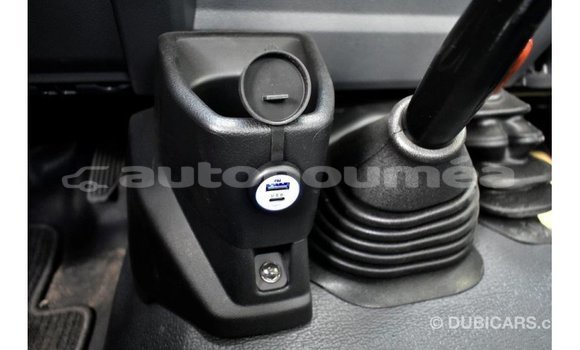 Acheter Import Voiture Toyota Land Cruiser Rouge à Import - Dubai, Iles Acheter Import Voiture Toyota Land Cruiser Rouge à Import - Dubai, Iles