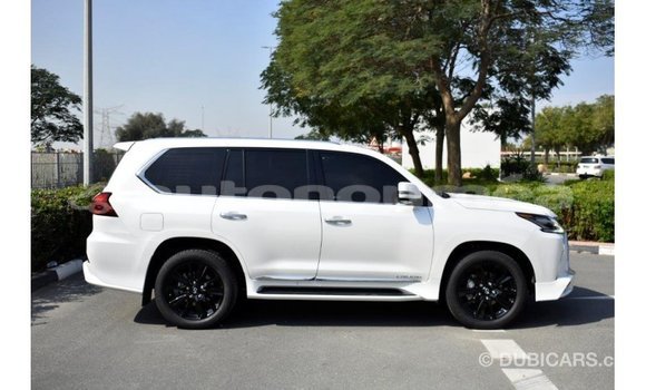 Acheter Import Voiture Lexus LX Blanc à Import - Dubai, Iles Acheter Import Voiture Lexus LX Blanc à Import - Dubai, Iles