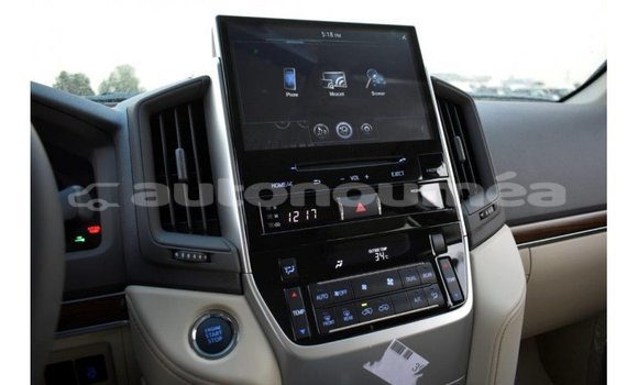 Acheter Import Voiture Toyota Land Cruiser Blanc à Import - Dubai, Iles Acheter Import Voiture Toyota Land Cruiser Blanc à Import - Dubai, Iles