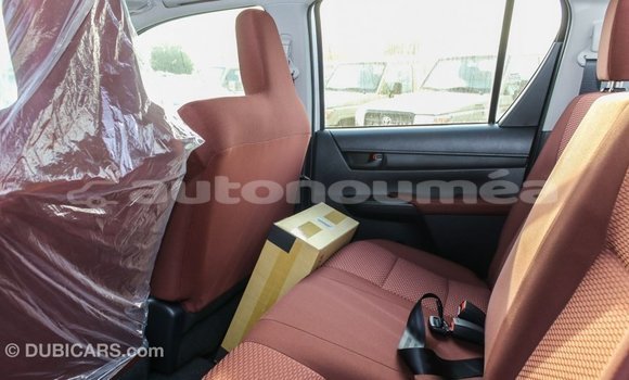 Buy Import Toyota Hilux White Car in Import - Dubai in Iles Buy Import Toyota Hilux White Car in Import - Dubai in Iles