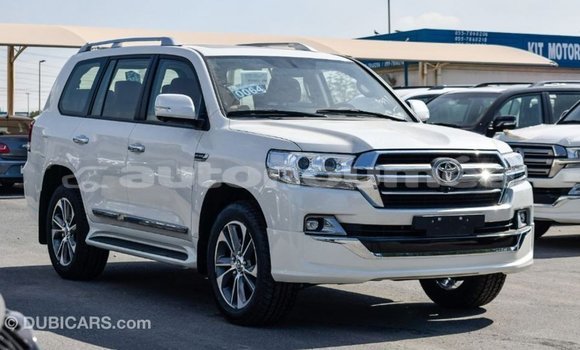 Acheter Import Voiture Toyota Land Cruiser Blanc à Import - Dubai, Iles Acheter Import Voiture Toyota Land Cruiser Blanc à Import - Dubai, Iles