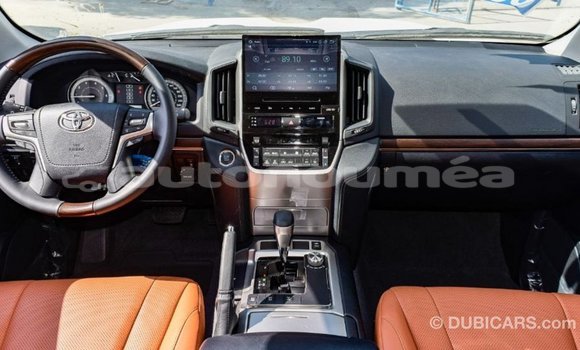 Acheter Import Voiture Toyota Land Cruiser Blanc à Import - Dubai, Iles Acheter Import Voiture Toyota Land Cruiser Blanc à Import - Dubai, Iles