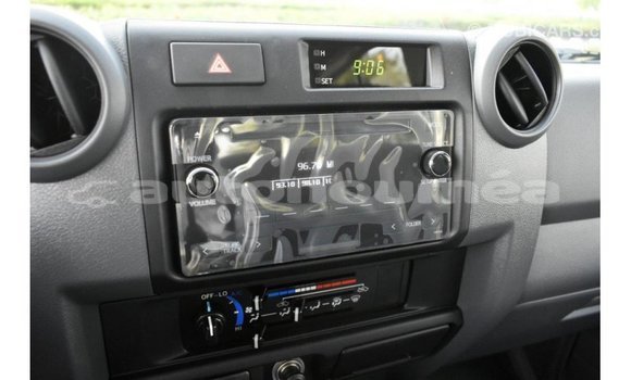 Acheter Import Voiture Toyota Land Cruiser Blanc à Import - Dubai, Iles Acheter Import Voiture Toyota Land Cruiser Blanc à Import - Dubai, Iles