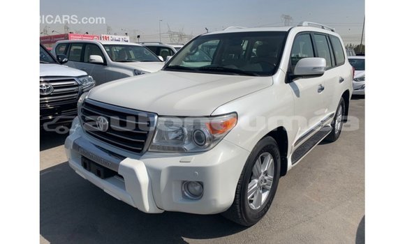 Acheter Import Voiture Toyota Land Cruiser Blanc à Import - Dubai, Iles Acheter Import Voiture Toyota Land Cruiser Blanc à Import - Dubai, Iles