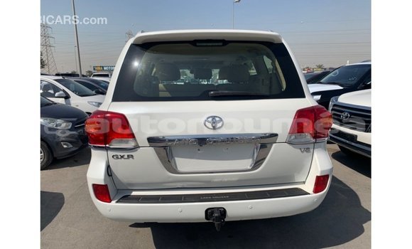 Acheter Import Voiture Toyota Land Cruiser Blanc à Import - Dubai, Iles Acheter Import Voiture Toyota Land Cruiser Blanc à Import - Dubai, Iles