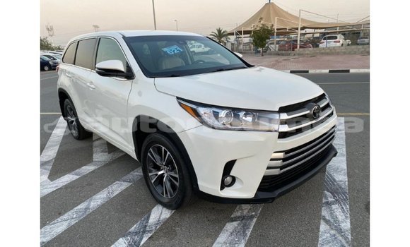 Acheter Import Voiture Toyota Highlander Blanc à Import - Dubai, Iles Acheter Import Voiture Toyota Highlander Blanc à Import - Dubai, Iles