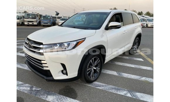 Acheter Import Voiture Toyota Highlander Blanc à Import - Dubai, Iles Acheter Import Voiture Toyota Highlander Blanc à Import - Dubai, Iles