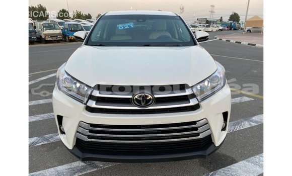 Acheter Import Voiture Toyota Highlander Blanc à Import - Dubai, Iles Acheter Import Voiture Toyota Highlander Blanc à Import - Dubai, Iles