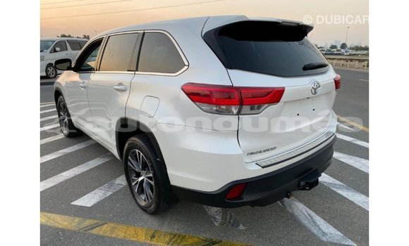 Acheter Import Voiture Toyota Highlander Blanc à Import - Dubai, Iles Acheter Import Voiture Toyota Highlander Blanc à Import - Dubai, Iles