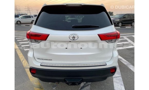 Acheter Import Voiture Toyota Highlander Blanc à Import - Dubai, Iles Acheter Import Voiture Toyota Highlander Blanc à Import - Dubai, Iles