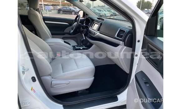 Acheter Import Voiture Toyota Highlander Blanc à Import - Dubai, Iles Acheter Import Voiture Toyota Highlander Blanc à Import - Dubai, Iles