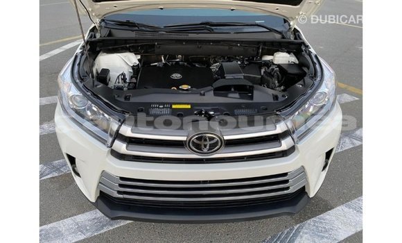 Acheter Import Voiture Toyota Highlander Blanc à Import - Dubai, Iles Acheter Import Voiture Toyota Highlander Blanc à Import - Dubai, Iles