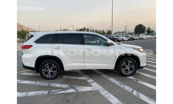 Acheter Import Voiture Toyota Highlander Blanc à Import - Dubai, Iles Acheter Import Voiture Toyota Highlander Blanc à Import - Dubai, Iles