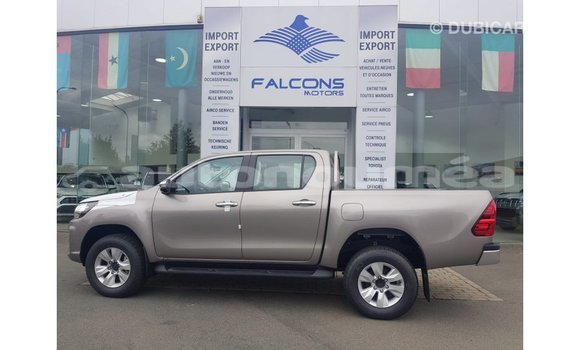 Buy Import Toyota Hilux Other Car in Import - Dubai in Iles Buy Import Toyota Hilux Other Car in Import - Dubai in Iles