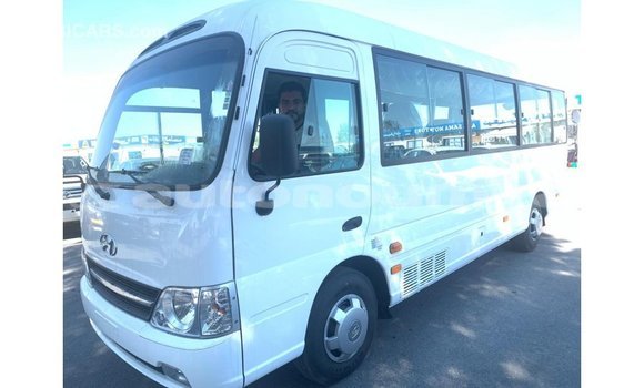 Buy Import Hyundai Accent White Car in Import - Dubai in Iles Buy Import Hyundai Accent White Car in Import - Dubai in Iles