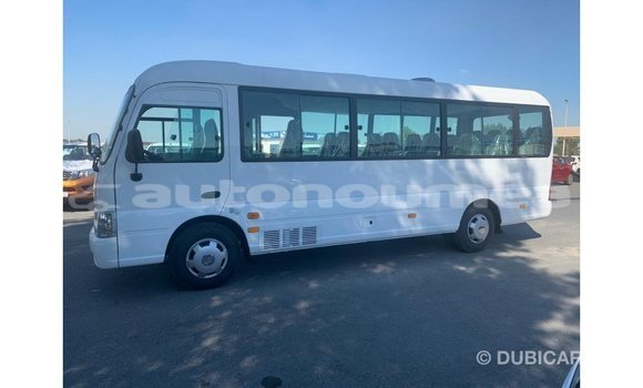 Buy Import Hyundai Accent White Car in Import - Dubai in Iles Buy Import Hyundai Accent White Car in Import - Dubai in Iles