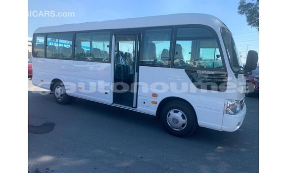 Buy Import Hyundai Accent White Car in Import - Dubai in Iles Buy Import Hyundai Accent White Car in Import - Dubai in Iles