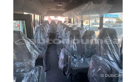 Buy Import Hyundai Accent White Car in Import - Dubai in Iles Buy Import Hyundai Accent White Car in Import - Dubai in Iles