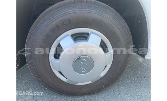 Buy Import Hyundai Accent White Car in Import - Dubai in Iles Buy Import Hyundai Accent White Car in Import - Dubai in Iles