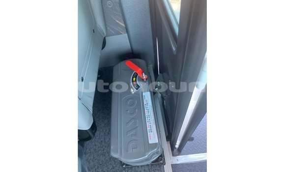 Buy Import Hyundai Accent White Car in Import - Dubai in Iles Buy Import Hyundai Accent White Car in Import - Dubai in Iles