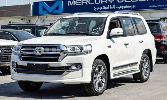 Acheter Import Voiture Toyota Land Cruiser Blanc à Import - Dubai, Iles Acheter Import Voiture Toyota Land Cruiser Blanc à Import - Dubai, Iles