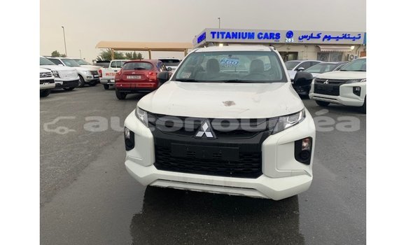 Buy Import Mitsubishi L200 White Car in Import - Dubai in Iles Buy Import Mitsubishi L200 White Car in Import - Dubai in Iles
